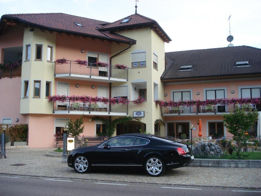 Ora / Auer Hotel Goldenhof מראה חיצוני תמונה